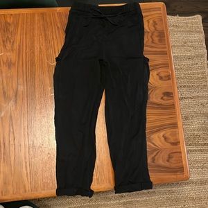 Lululemon relaxed mid rise cargo cropped